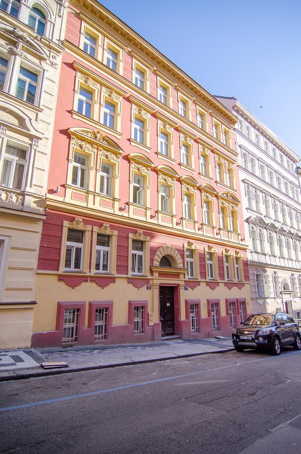 Churchill Apartments Praga Esterno foto